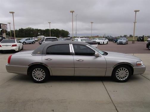 2005 Lincoln Town Car Signature Limited
