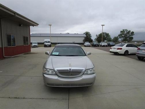 2005 Lincoln Town Car Signature Limited