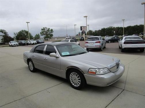 2005 Lincoln Town Car Signature Limited