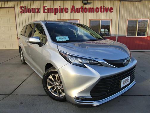 2023 Toyota Sienna XLE