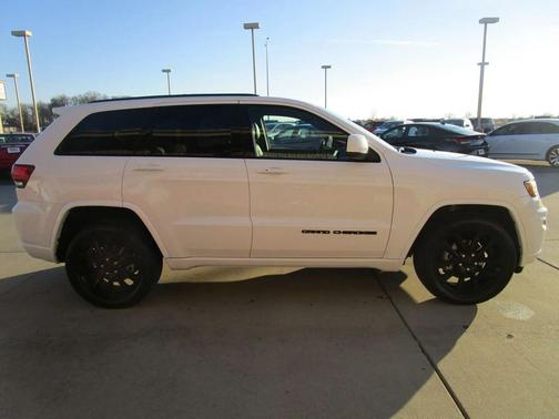 2020 Jeep Grand Cherokee Laredo