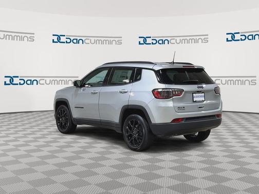 Silver Zynith 2026 Jeep Compass Latitude