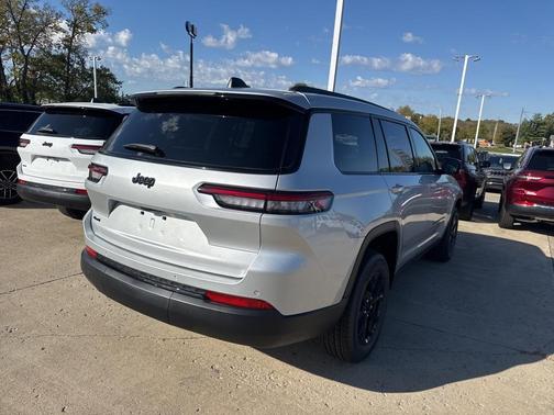 2025 Jeep Grand Cherokee L Laredo