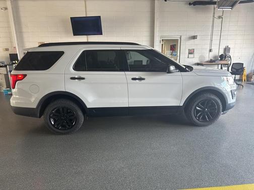 2017 Ford Explorer Base