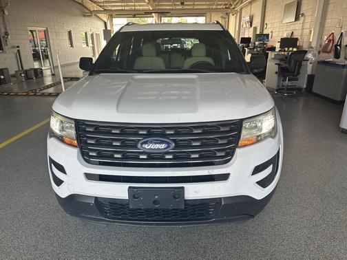2017 Ford Explorer Base