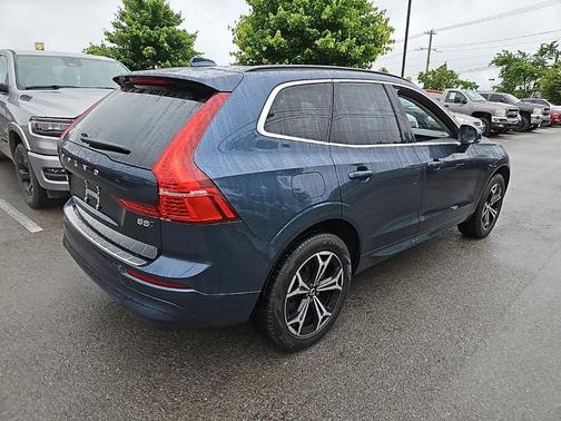 2022 Volvo XC60 B5 Momentum