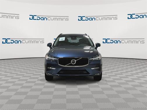 2022 Volvo XC60 B5 Momentum