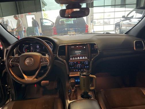 Granite Crystal Clearcoat Metallic 2017 Jeep Grand Cherokee Altitude