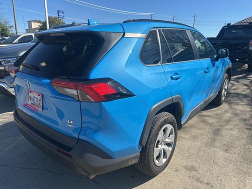 2021 Toyota RAV4 LE