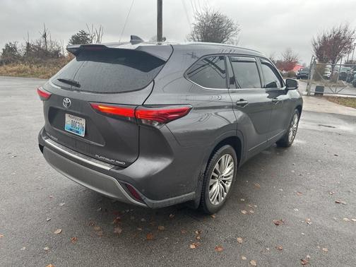 2022 Toyota Highlander Platinum