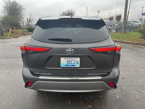 2022 Toyota Highlander Platinum