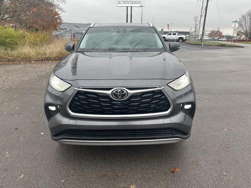 2022 Toyota Highlander Platinum