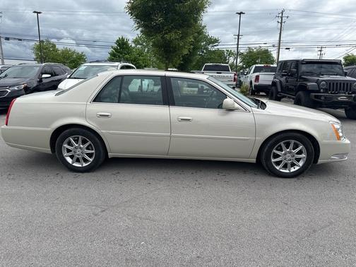 2011 Cadillac DTS Luxury