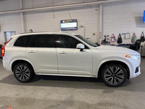 2021 Volvo XC90 T5 Momentum 7 Passenger