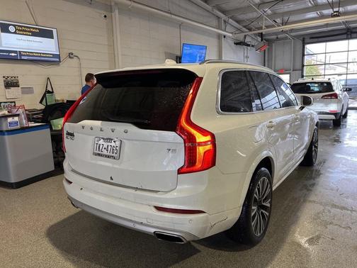 2021 Volvo XC90 T5 Momentum 7 Passenger