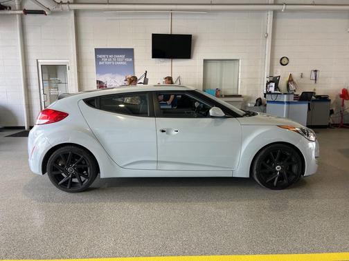 2014 Hyundai Veloster RE:FLEX w/Black