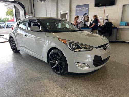 2014 Hyundai Veloster RE:FLEX w/Black