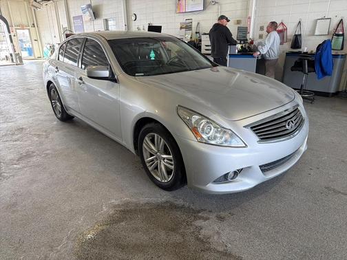 2010 INFINITI G37 