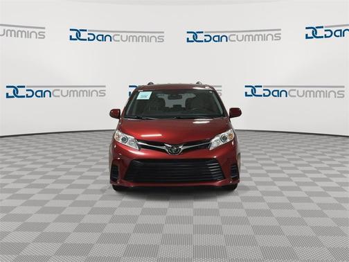 2020 Toyota Sienna LE