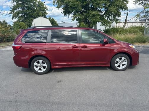 2020 Toyota Sienna LE