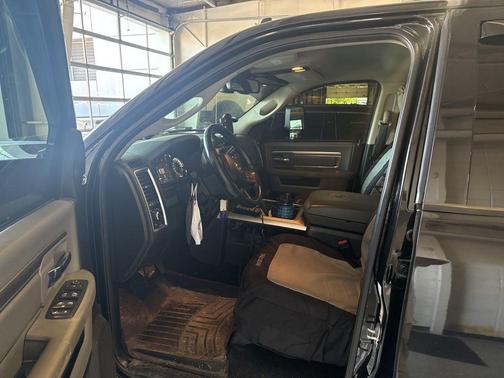 Brilliant Black Crystal Pearlcoat 2016 RAM 2500 Big Horn