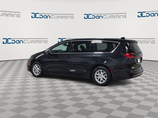 2023 Chrysler Pacifica Touring-L