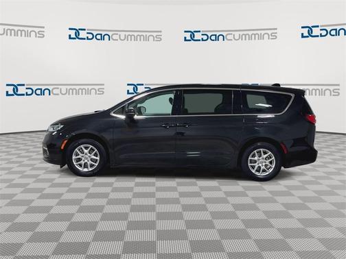 2023 Chrysler Pacifica Touring-L