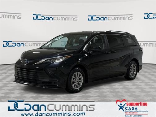 2022 Toyota Sienna LE