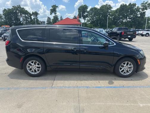 2020 Chrysler Voyager LX