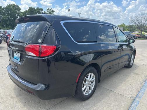 2020 Chrysler Voyager LX