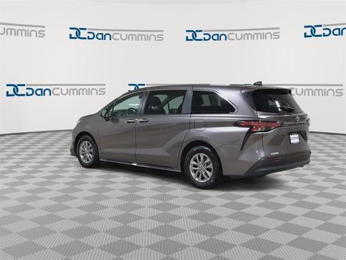 2022 Toyota Sienna XLE