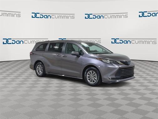 2022 Toyota Sienna XLE