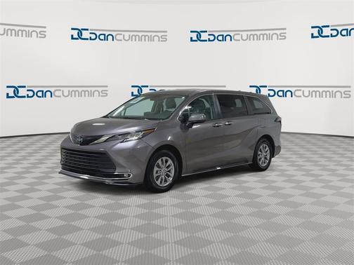 2022 Toyota Sienna XLE