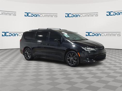 2020 Chrysler Pacifica Touring-L