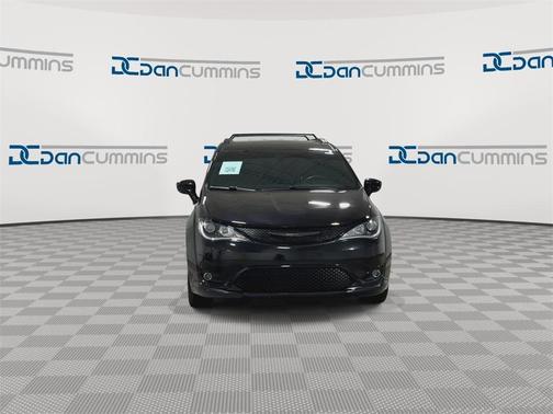 2020 Chrysler Pacifica Touring-L