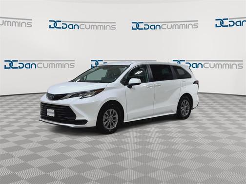 2023 Toyota Sienna LE