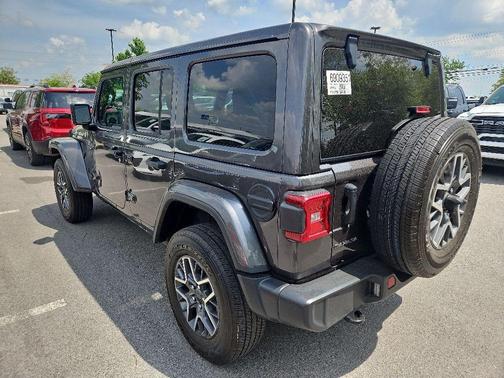 Granite Crystal Clearcoat Metallic 2025 Jeep Wrangler Sahara