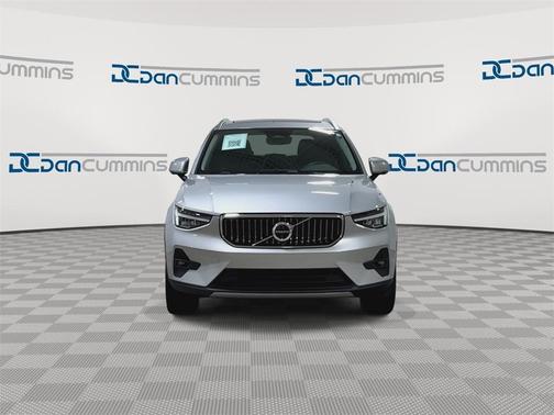 2024 Volvo XC40 B5 Plus Bright Theme