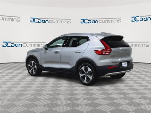 2024 Volvo XC40 B5 Plus Bright Theme