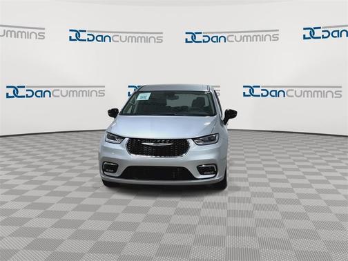 2024 Chrysler Pacifica Touring-L