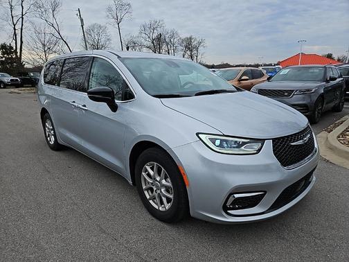 2024 Chrysler Pacifica Touring-L