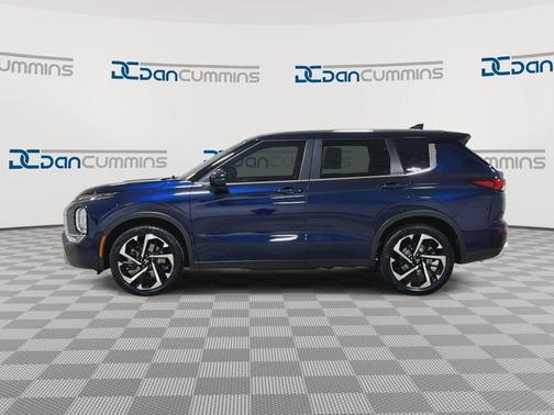Blue 2024 Mitsubishi Outlander SE