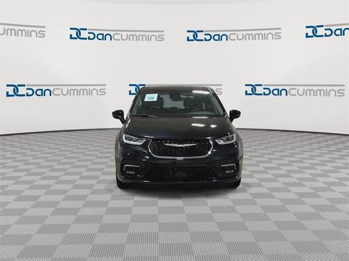2023 Chrysler Pacifica Touring-L