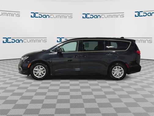 2023 Chrysler Pacifica Touring-L