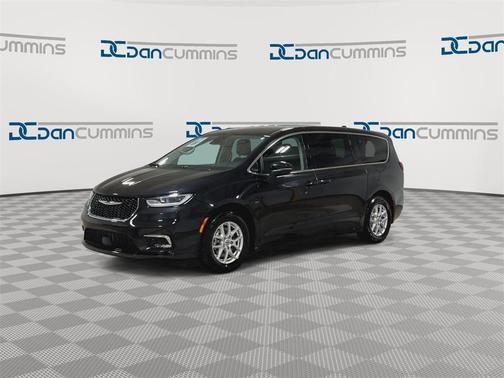 2023 Chrysler Pacifica Touring-L