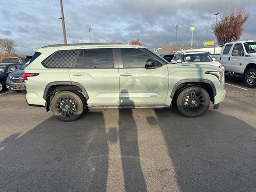 2024 Toyota Sequoia SR5