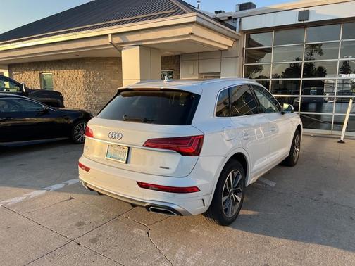 2022 Audi Q5 45 S line quattro Premium