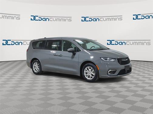 2023 Chrysler Pacifica Touring-L