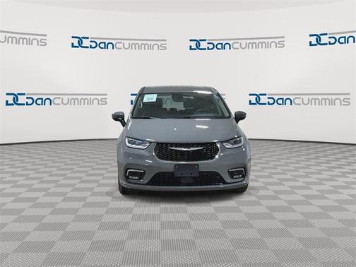 2023 Chrysler Pacifica Touring-L