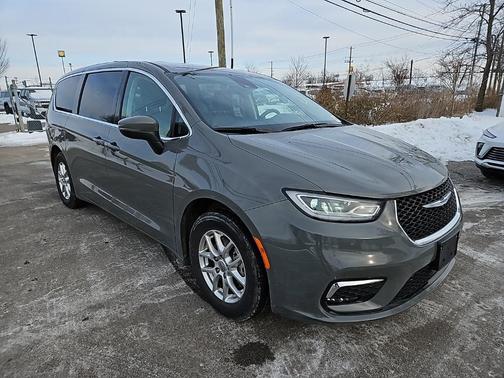 2023 Chrysler Pacifica Touring-L